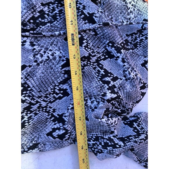 Joe Fresh Snakeskin Print Blouse Top XS Black Gray Long Sleeve Hi-Low Hem - Picture 7 of 9